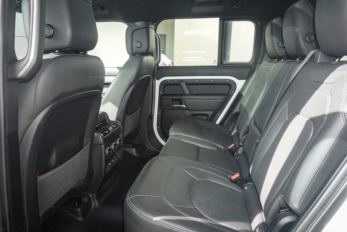 2025 Land Rover Defender 130 D350 X-Dynamic SE
