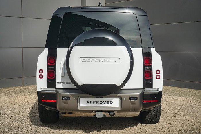 2025 Land Rover Defender 130 D350 X-Dynamic SE