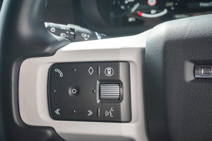 2025 Land Rover Defender 130 D350 X-Dynamic SE