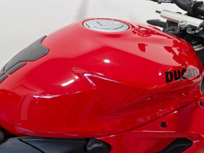 2024 Ducati STREETFIGHTER V2 RED