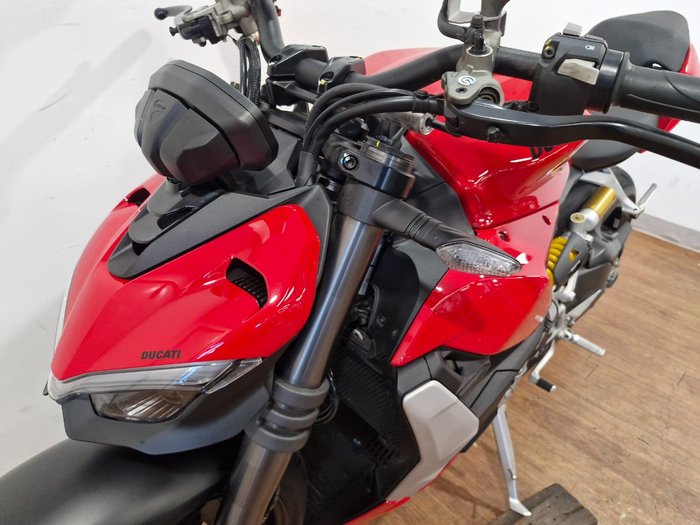 2024 Ducati STREETFIGHTER V2 RED