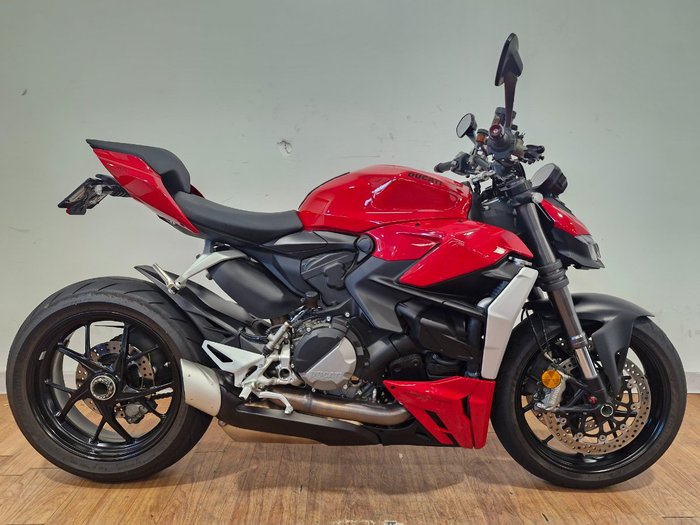 2024 Ducati STREETFIGHTER V2 RED