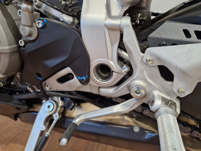 2024 Ducati STREETFIGHTER V2 RED