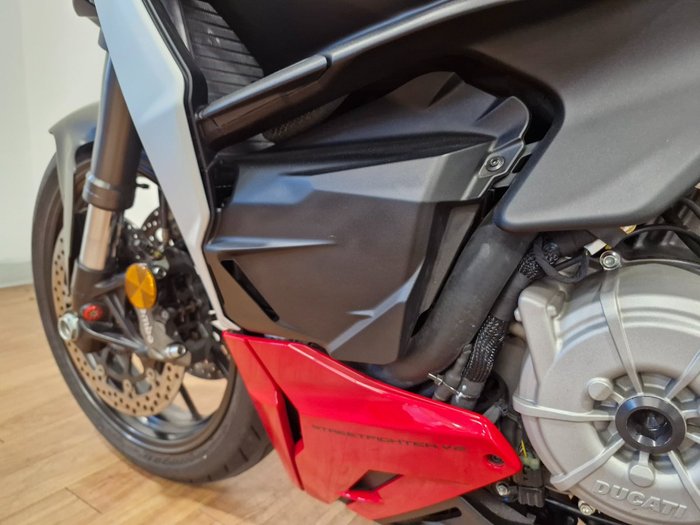 2024 Ducati STREETFIGHTER V2 RED