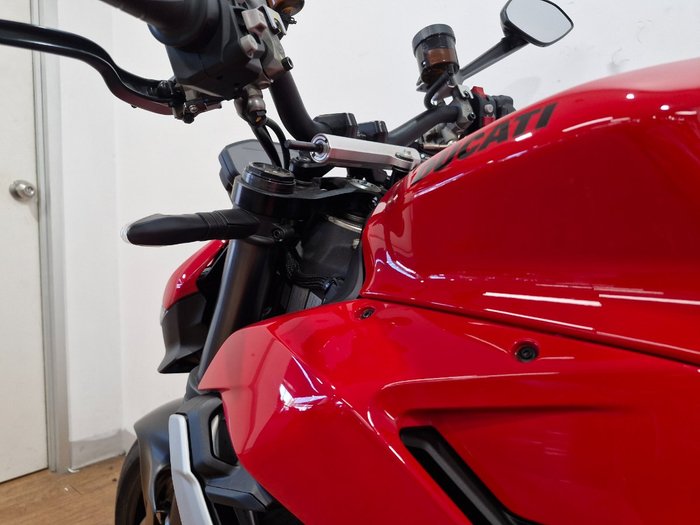 2024 Ducati STREETFIGHTER V2 RED