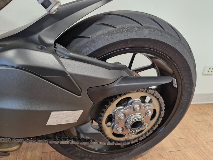 2024 Ducati STREETFIGHTER V2 RED