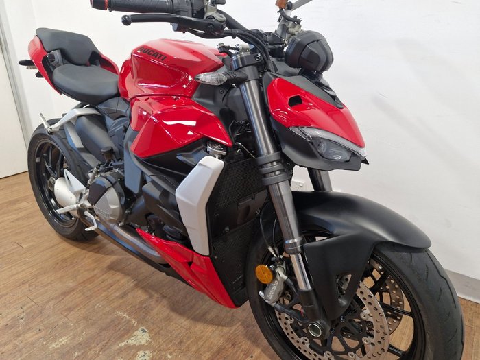 2024 Ducati STREETFIGHTER V2 RED