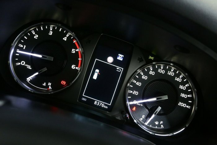 2025 Toyota Hilux SR