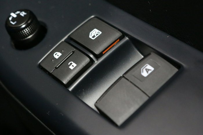 2025 Toyota Hilux SR