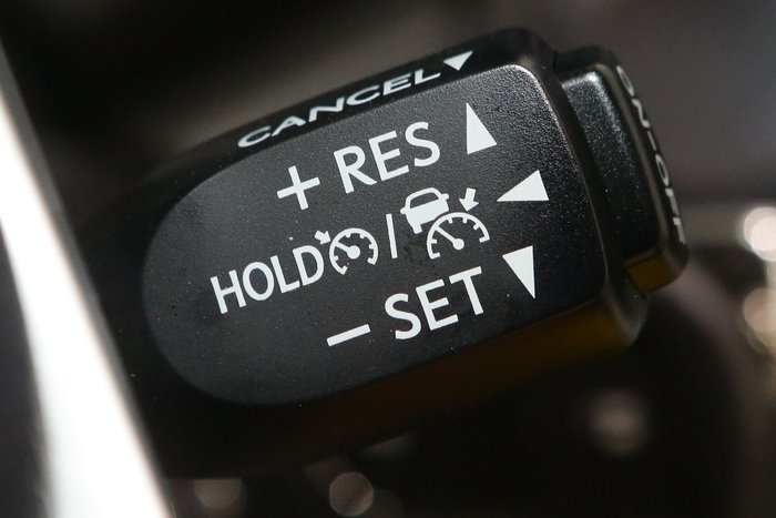 2025 Toyota Hilux SR