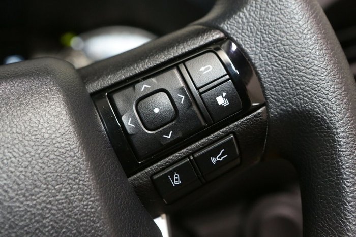 2025 Toyota Hilux SR