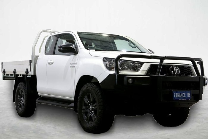 2025 Toyota Hilux SR