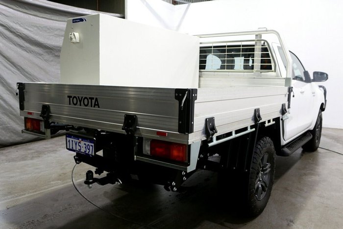 2025 Toyota Hilux SR