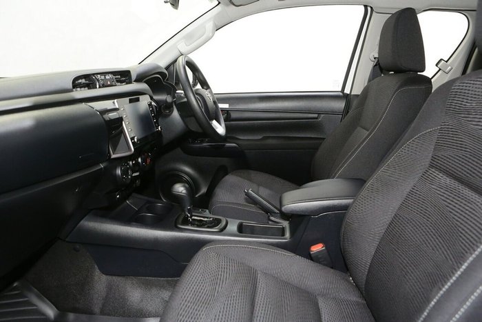 2025 Toyota Hilux SR