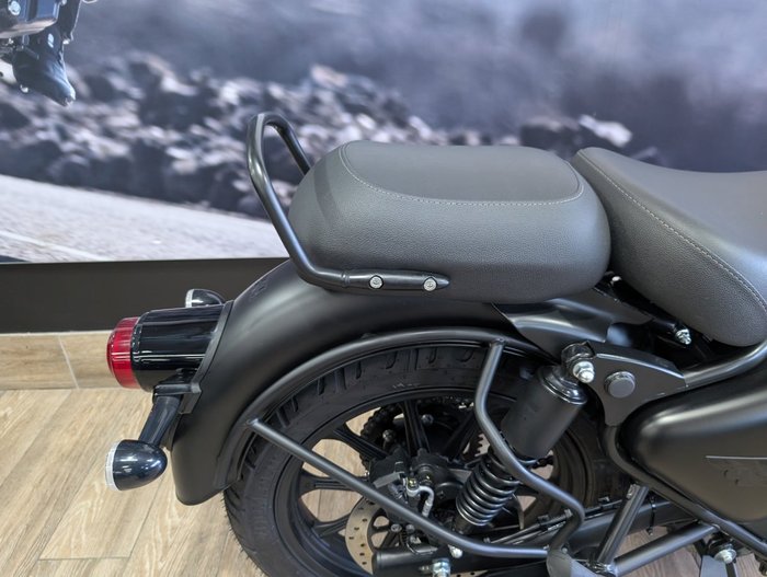 2025 ROYAL ENFIELD (SEE ALSO ENFIEL CLASSIC 350 DARK Black