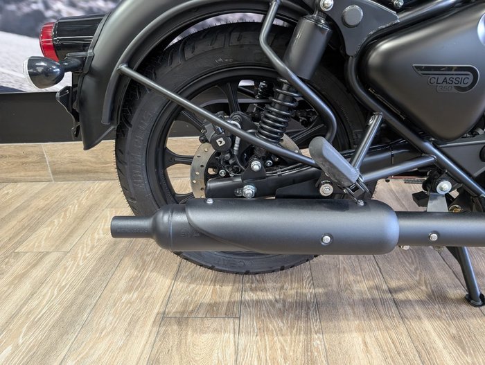2025 ROYAL ENFIELD (SEE ALSO ENFIEL CLASSIC 350 DARK Black