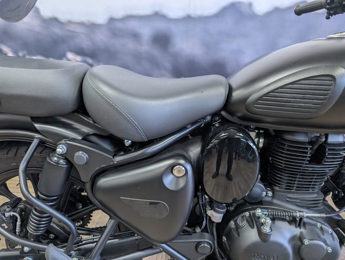 2025 ROYAL ENFIELD (SEE ALSO ENFIEL CLASSIC 350 DARK Black
