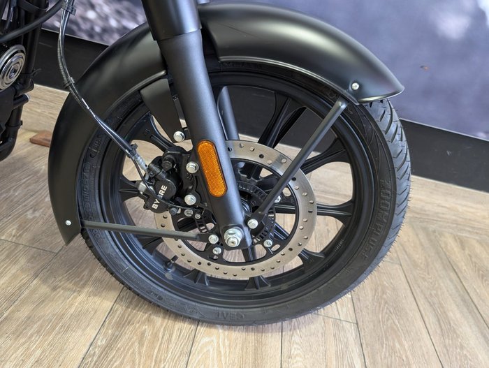 2025 ROYAL ENFIELD (SEE ALSO ENFIEL CLASSIC 350 DARK Black
