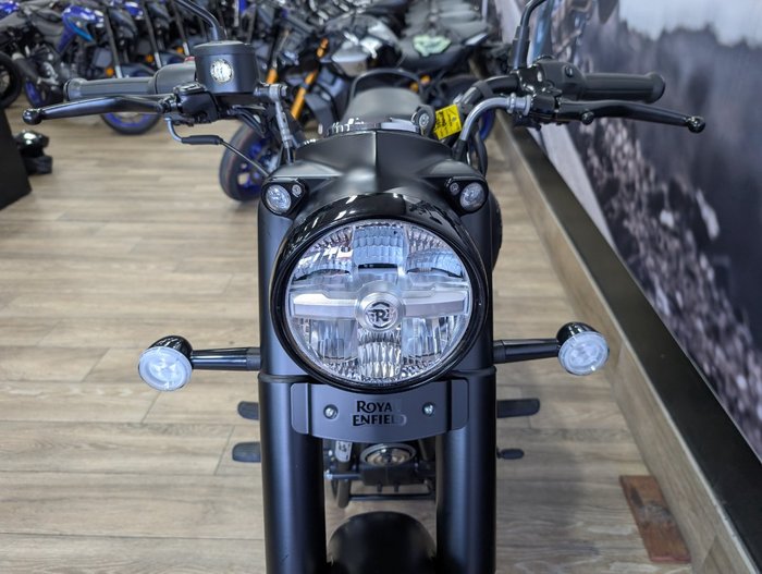 2025 ROYAL ENFIELD (SEE ALSO ENFIEL CLASSIC 350 DARK Black