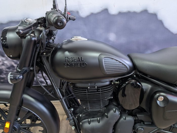 2025 ROYAL ENFIELD (SEE ALSO ENFIEL CLASSIC 350 DARK Black
