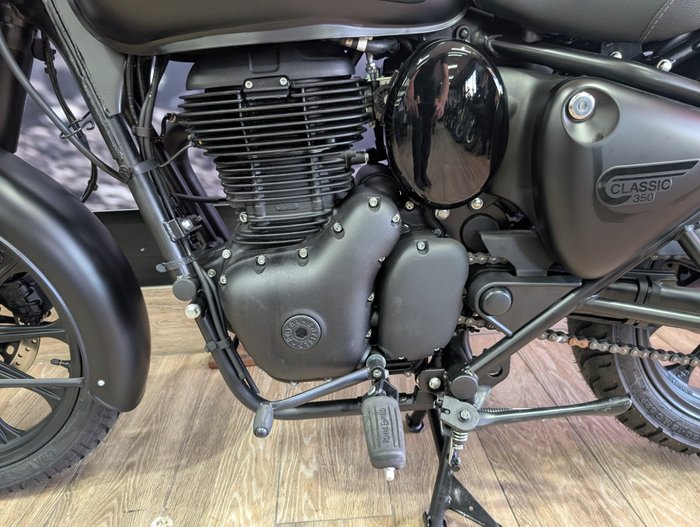 2025 ROYAL ENFIELD (SEE ALSO ENFIEL CLASSIC 350 DARK Black