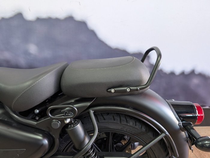 2025 ROYAL ENFIELD (SEE ALSO ENFIEL CLASSIC 350 DARK Black