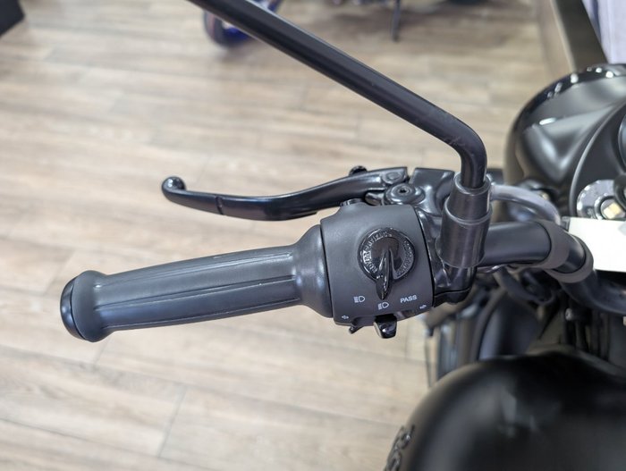 2025 ROYAL ENFIELD (SEE ALSO ENFIEL CLASSIC 350 DARK Black