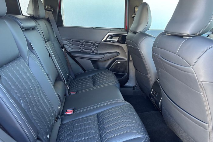 2025 Mitsubishi Outlander Exceed