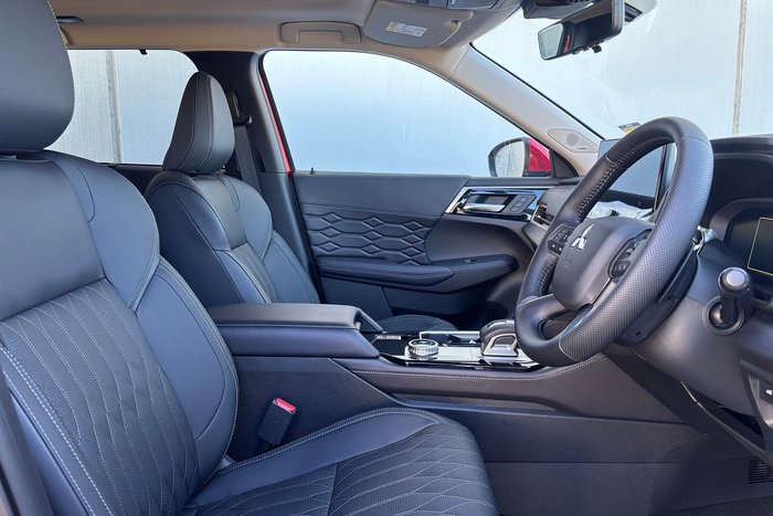 2025 Mitsubishi Outlander Exceed
