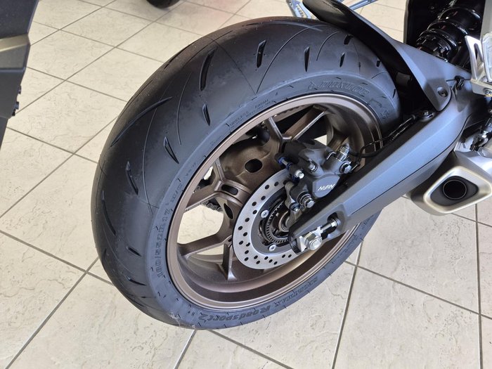 2025 Honda CB650R E-Clutch CB Red