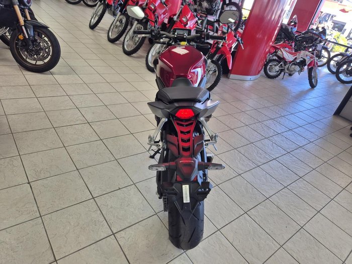 2025 Honda CB650R E-Clutch CB Red