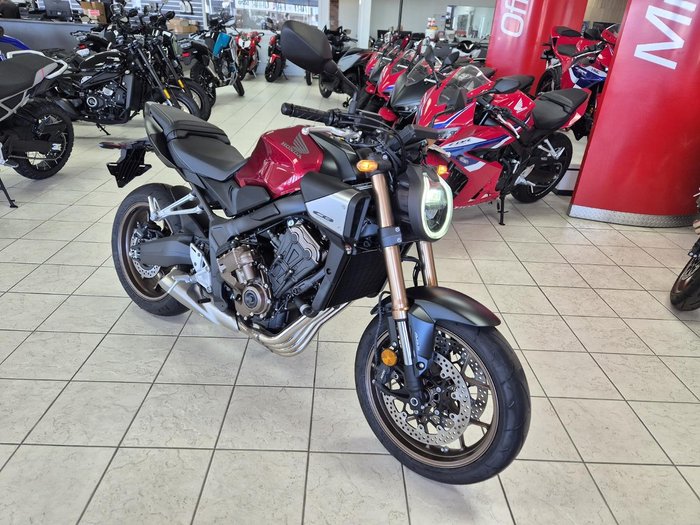 2025 Honda CB650R E-Clutch CB Red