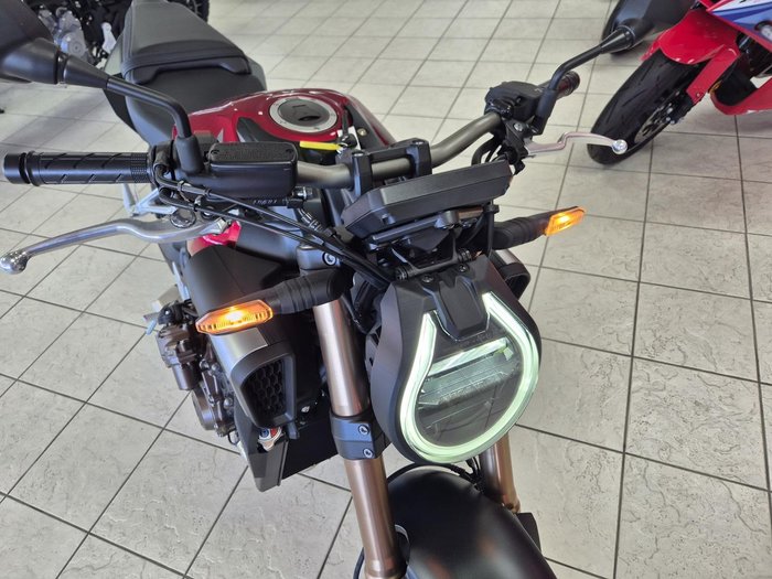 2025 Honda CB650R E-Clutch CB Red