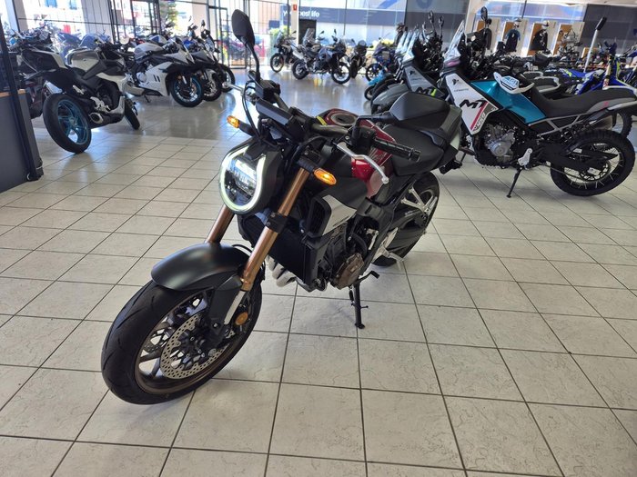 2025 Honda CB650R E-Clutch CB Red