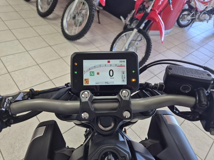 2025 Honda CB650R E-Clutch CB Red