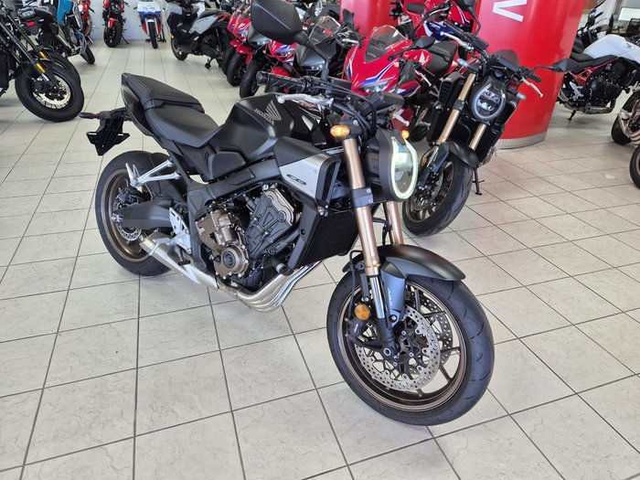 2025 Honda CB650R E-Clutch CB Black