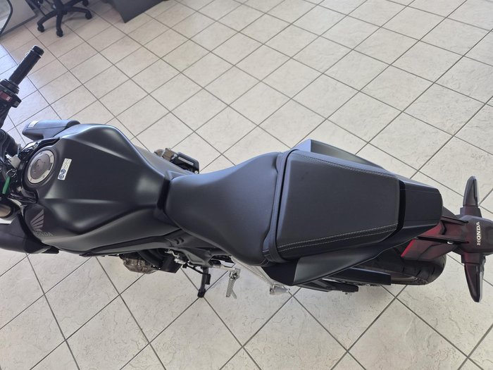 2025 Honda CB650R E-Clutch CB Black