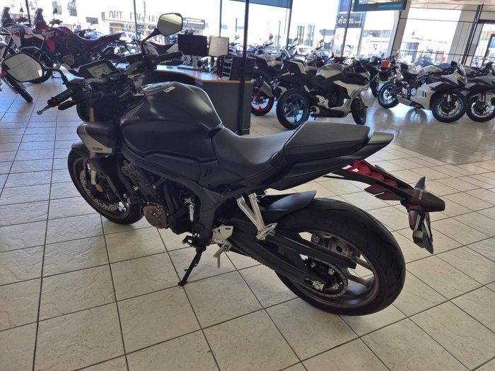 2025 Honda CB650R E-Clutch CB Black