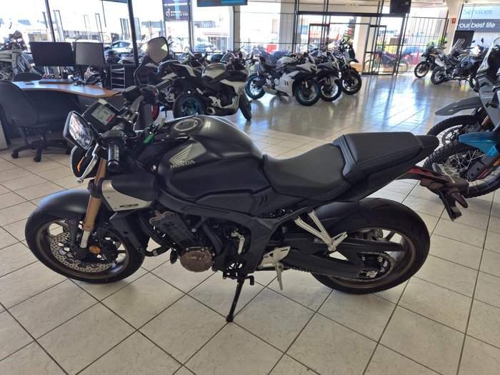 2025 Honda CB650R E-Clutch CB Black