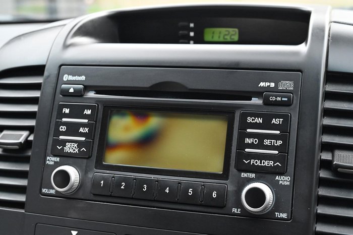 2012 Kia Grand Carnival Si VQ MY12 Clear White