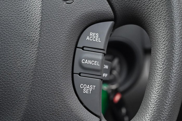 2012 Kia Grand Carnival Si VQ MY12 Clear White