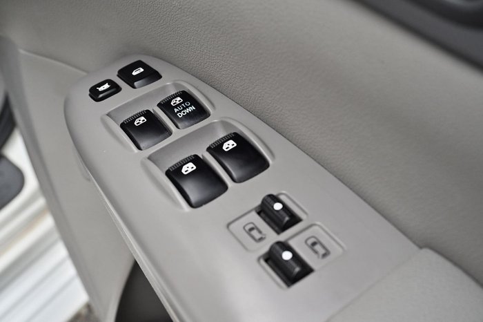 2012 Kia Grand Carnival Si VQ MY12 Clear White