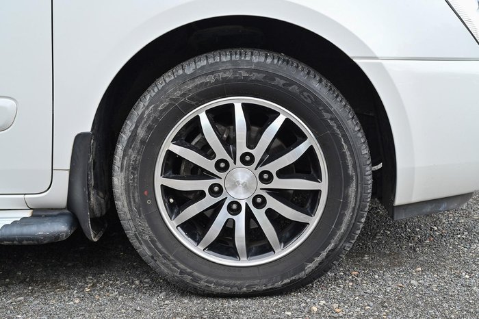 2012 Kia Grand Carnival Si VQ MY12 Clear White