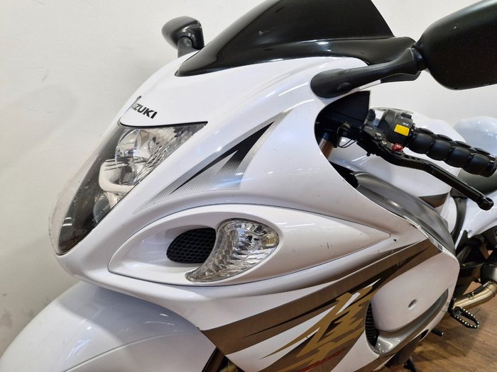 Suzuki 2013 SUZUKI 1300CC GSX1300R WHITE