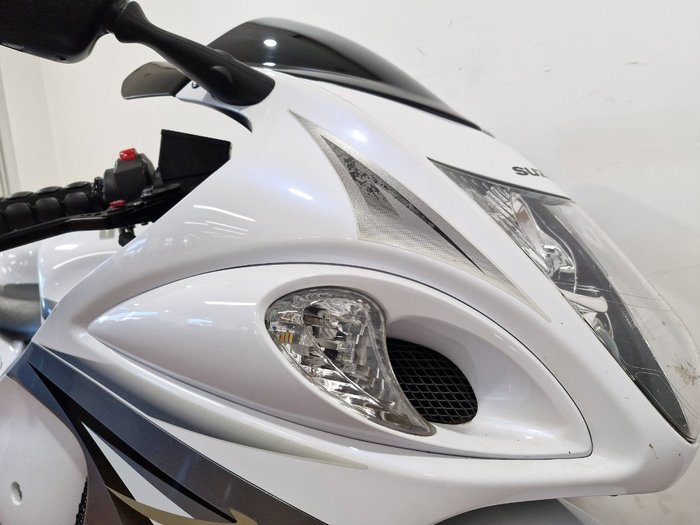 Suzuki 2013 SUZUKI 1300CC GSX1300R WHITE