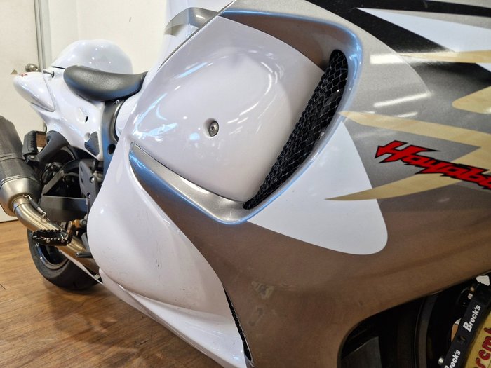 Suzuki 2013 SUZUKI 1300CC GSX1300R WHITE