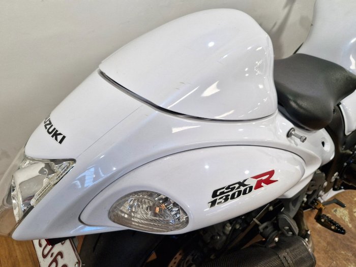 Suzuki 2013 SUZUKI 1300CC GSX1300R WHITE