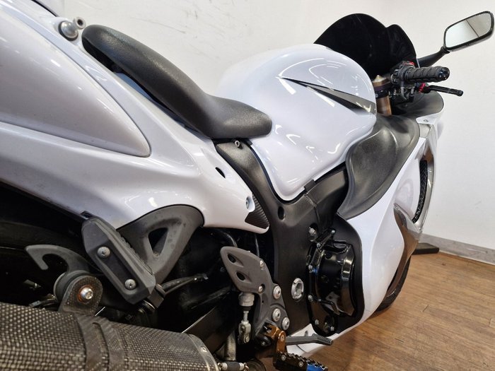 Suzuki 2013 SUZUKI 1300CC GSX1300R WHITE