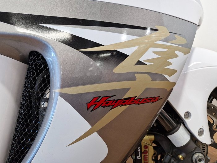 Suzuki 2013 SUZUKI 1300CC GSX1300R WHITE