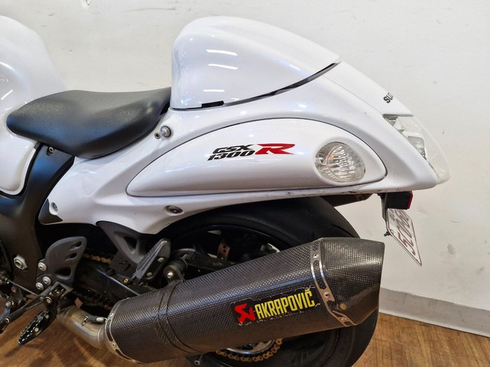 Suzuki 2013 SUZUKI 1300CC GSX1300R WHITE